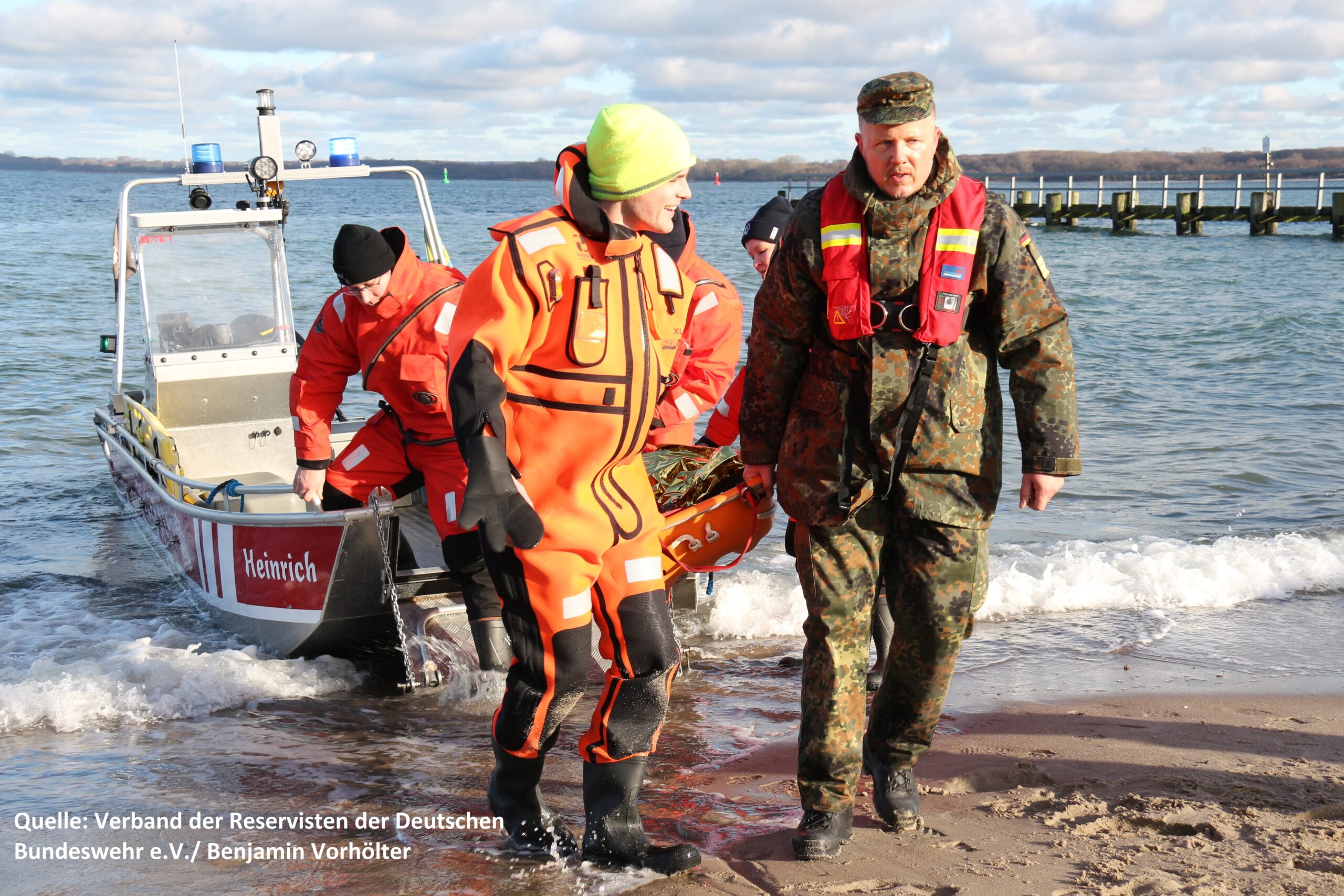 Übung am Strand der Reservistenkameradschaft